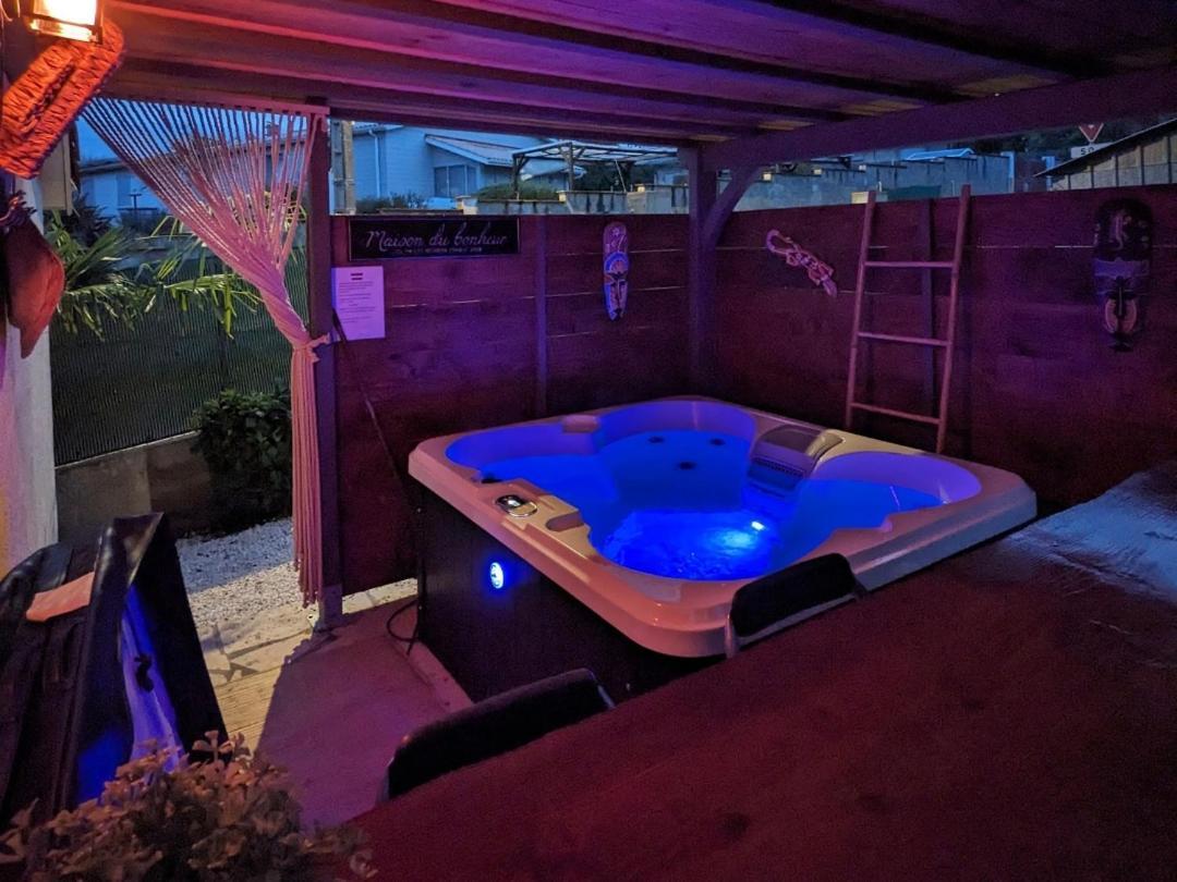 Love Room Avec Spa Nerac Exterior photo