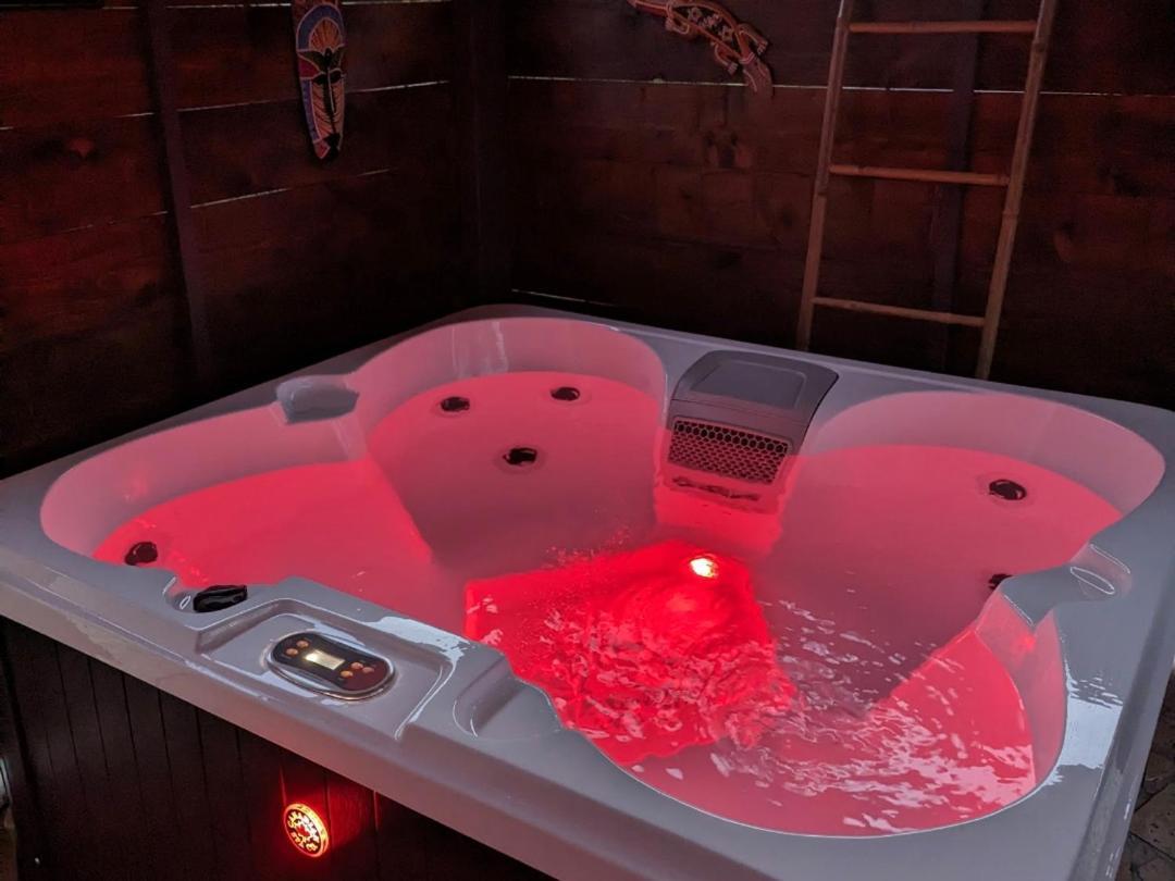 Love Room Avec Spa Nerac Exterior photo